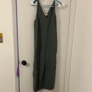 Universal Thread Green Sleeveless Maxi Dress